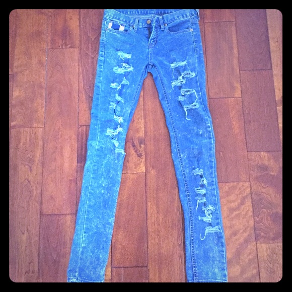 🎉SOLD🎉Korean style distressed skinny jeans.