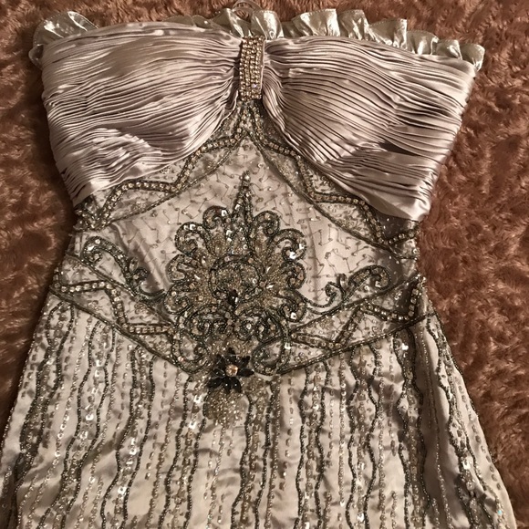 Dress - Picture 4 of 7