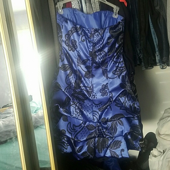 Dress - Picture 2 of 2