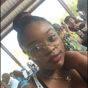 Meet your Posher, Alacia