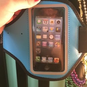 iPod touch and iPhone 4 armband