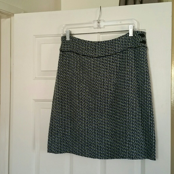 Tailored wool skirt, lined and elegant