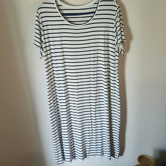XL Liz Lange Maternity Dress