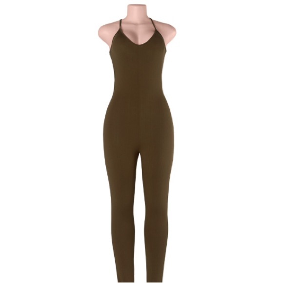 NEW! Form-fitting jumpsuit in olive green - Picture 2 of 4