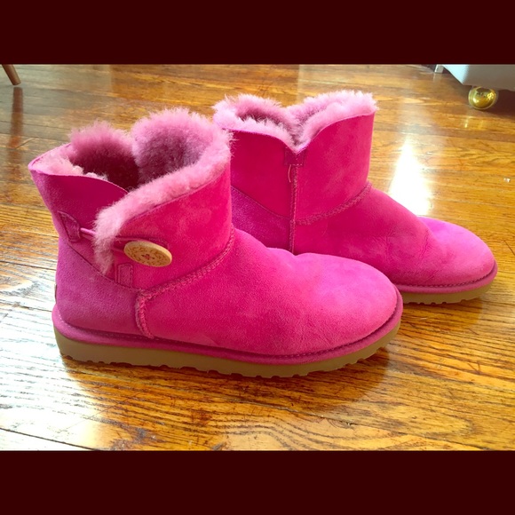 Extended SALE! Pink short Uggs with Button