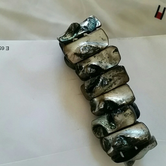 Capiz (mother of pearl)or shell, grey to dark gr