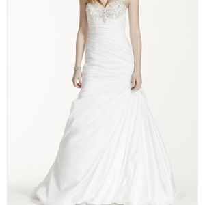 Strapless sweetheart trumpet gown