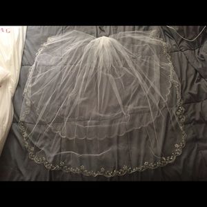 Fingertip two layer veil