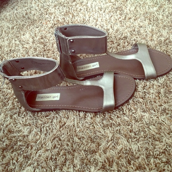 Size 7.5 women's gladiator sandals
