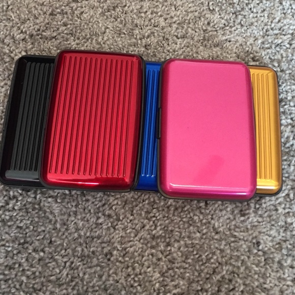 5/$20 bundle item!Magnetic protection wallet Npid - Picture 1 of 3