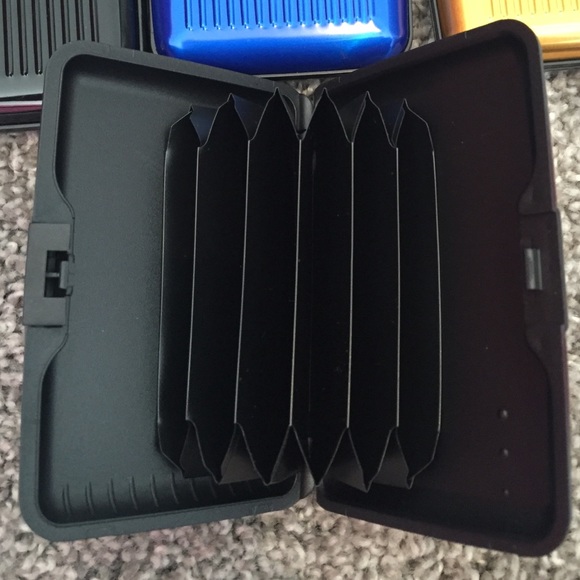 5/$20 bundle item!Magnetic protection wallet Npid - Picture 2 of 3