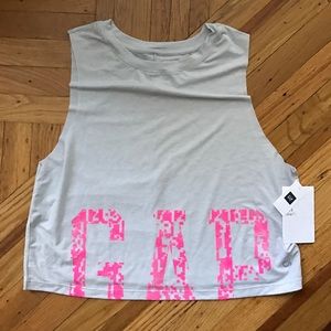 Gap Fit tank with cropped Logo