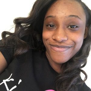 Meet your Posher, Briana