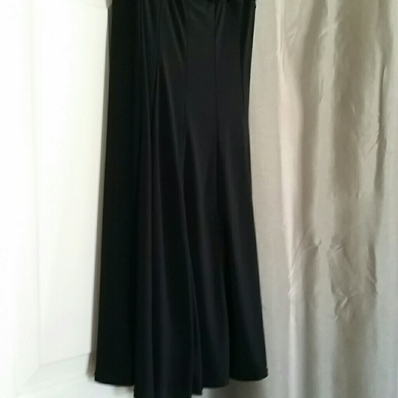 Black party dress, fit on the chest/flare bottom - Picture 3 of 5