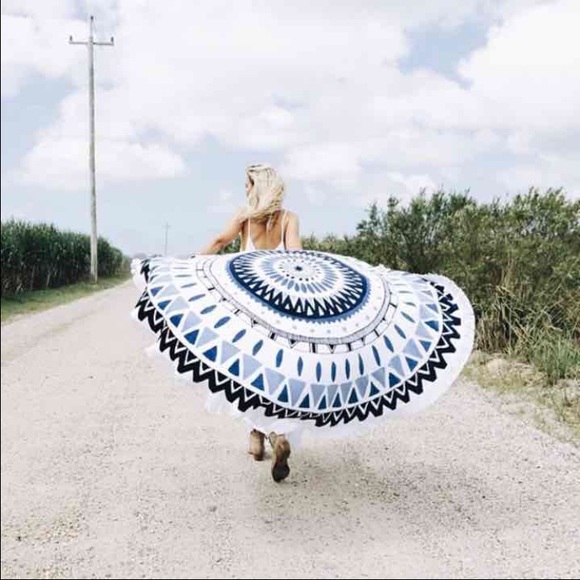 SOLD TheBeachPeople roundie beach towel - Picture 3 of 4