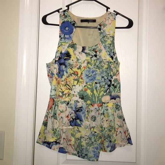 Cute Open Back top! - Picture 1 of 3