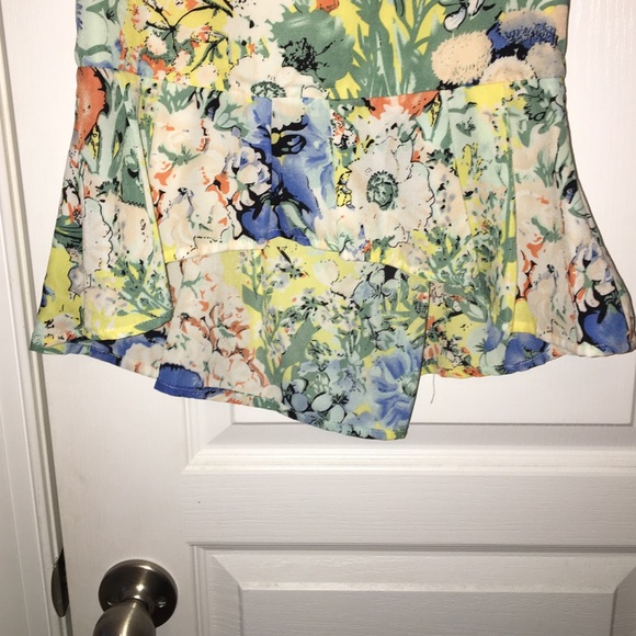 Cute Open Back top! - Picture 3 of 3