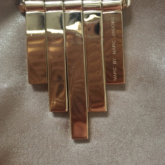 Marc by marc Jacobs gold tone enamel necklace. - Picture 3 of 4