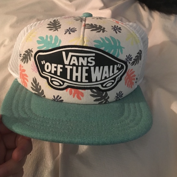 Brand new "Vans Off The Wall" SnapBack from Zumies