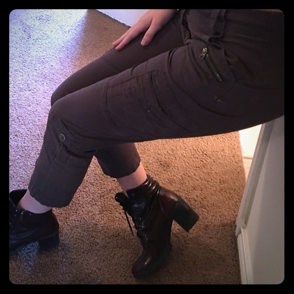 Skinny cargo capris