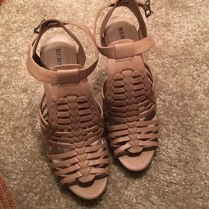 Tan merona heels