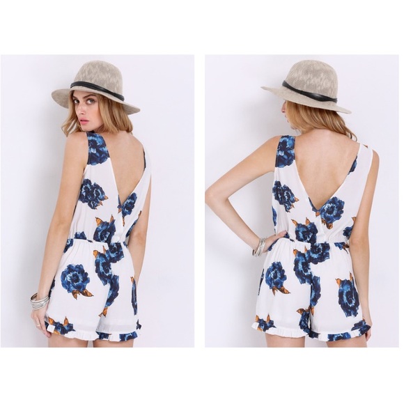 💝HP 1-18-17💝White V Neck Floral Print Jumpsuit💝 - Picture 2 of 4