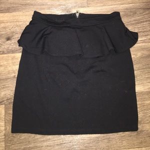 AMERICAN EAGLE OUTFITTERS black peplum mini skirt
