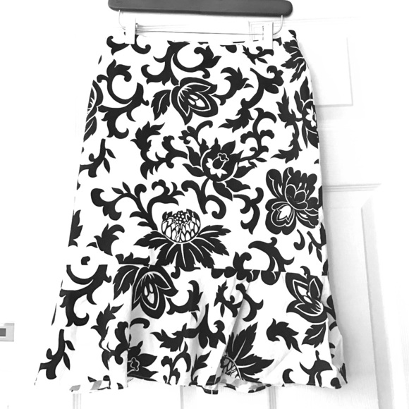 White House Black Market Skirt Size 4