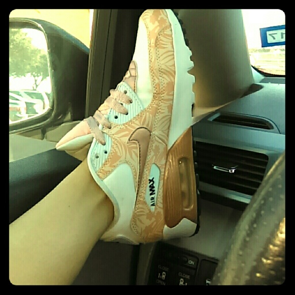 Showing off my new rose gold air maxes
