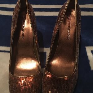 Copper and gold Sequin pumps