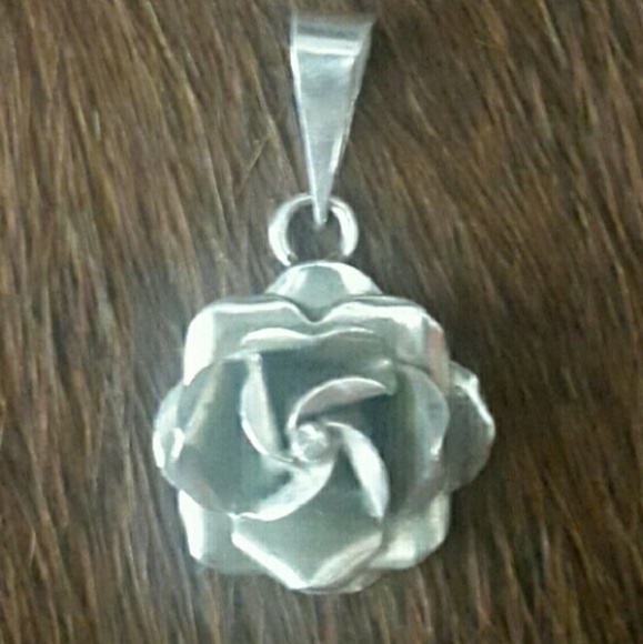 MEXICAN SILVER ROSE PENDANT - Picture 3 of 3