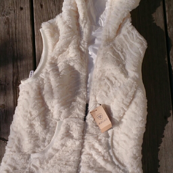 Nwt Ariat reversible hooded vest