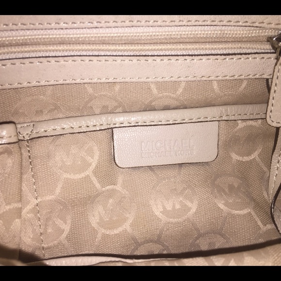 Michael Kors Beige Hamilton bag - Picture 3 of 4