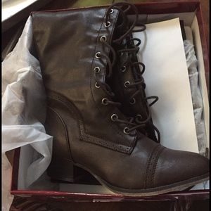 TALL BROWN LACE UP BOOTS‼️ACCEPTING OFFERS‼️BID‼️