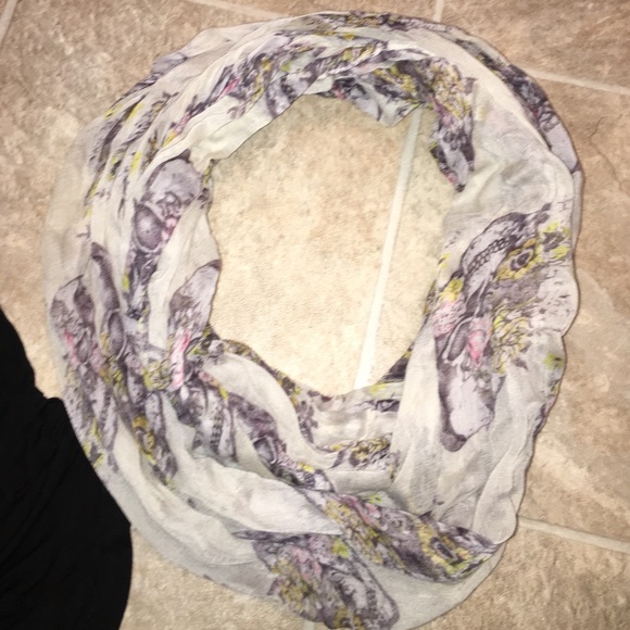 SCARF & TEE - Picture 4 of 4