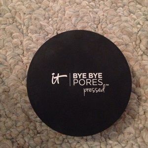 It cosmetics bye bye pores pressed powder