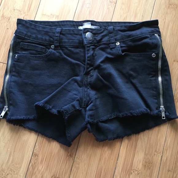Edgy Side Zipper forever 21 cut off shorts size 27
