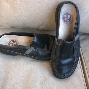 ❗️SALE❗️Merrell Black Slides