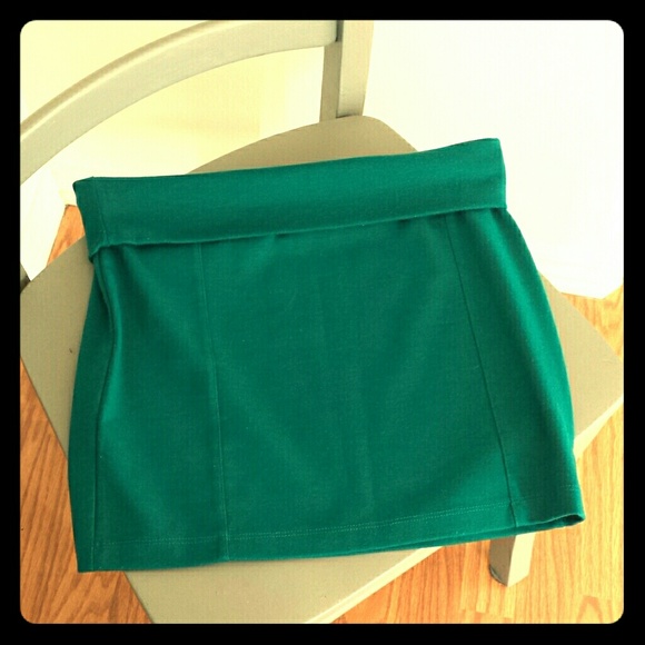 Stretchy fitted mini skirt