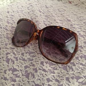 Oversized round sunglasses