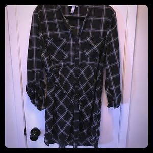Black/White Plaid Maternity Top