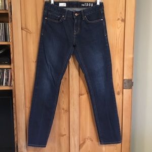 GAP  Real Straight Jean  26s
