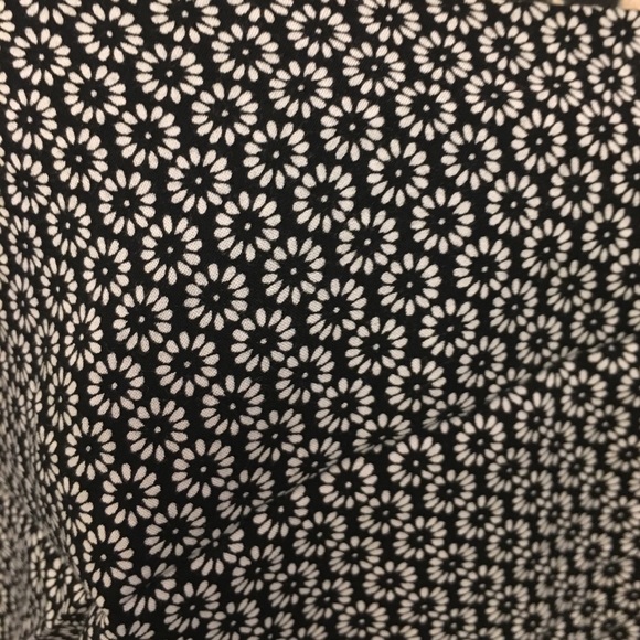 Great condition Brandy Melville tank top - Picture 4 of 8