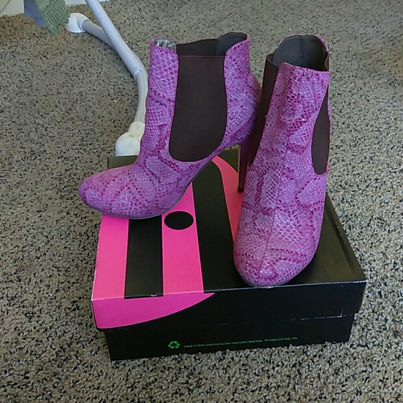Snake fabric Heels