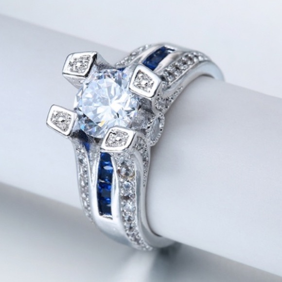 NEW - ♥️ Gorgeous Ring