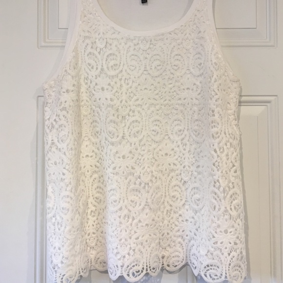 Very pretty sleeveless lace blouse size 14/16