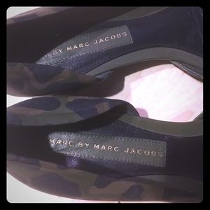 CAMO MARC BY MARC JACOBS SLIP ON FLATS
