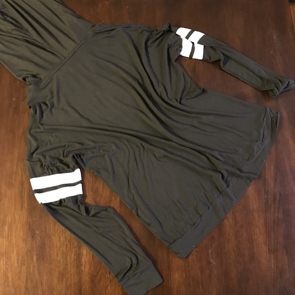 Olive green hoodie pullover - Picture 4 of 4