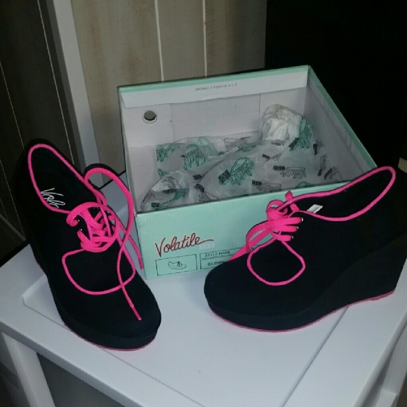 NWT Volatile Black Wedges