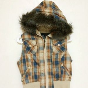 Fur trimmed sleeveless jacket from Last Kiss